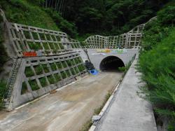 岩湧トンネル