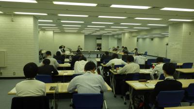 令和２年度第２回大阪府環境影響評価審査会の様子