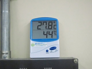 社内に設置した温度計