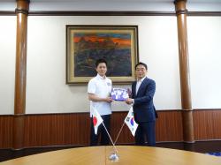 知事と韓国総領事の写真