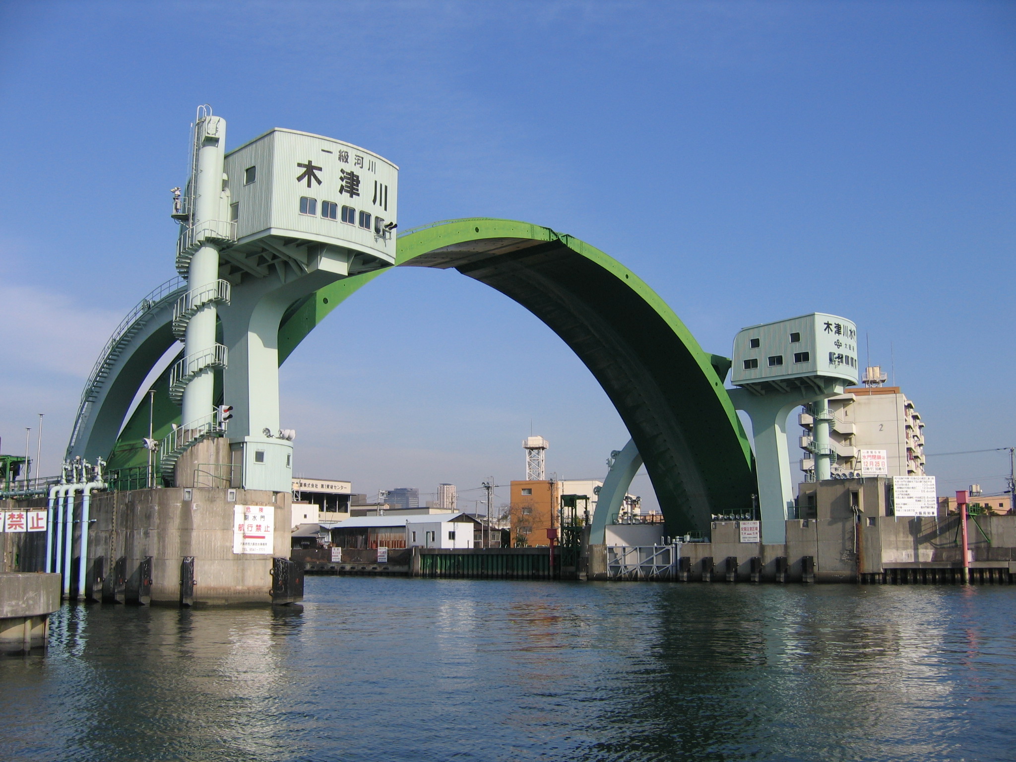 木津川水門。船より撮影
