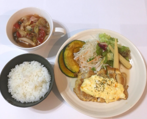 １日1/2の野菜が摂れるチキン南蛮定食 in KINDAI