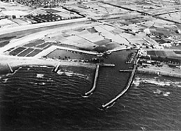 昭和３８年の岡田漁港の航空写真