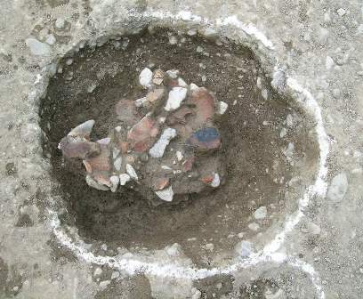【写真】柱穴から出土した土器