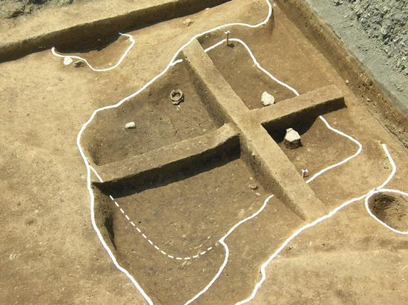 【写真】発見された竪穴住居跡