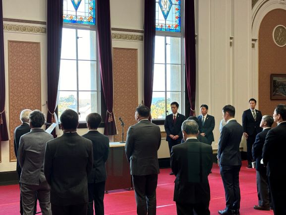 出席する中井副議長