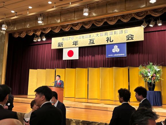 挨拶する中井副議長
