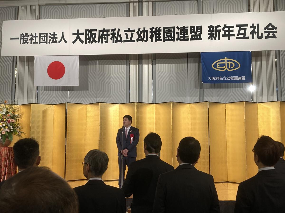 挨拶する中井副議長