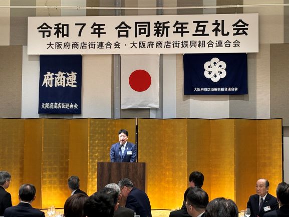 挨拶する中井副議長