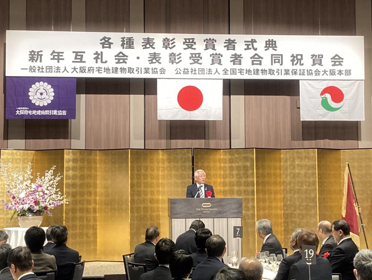 挨拶する中谷議長