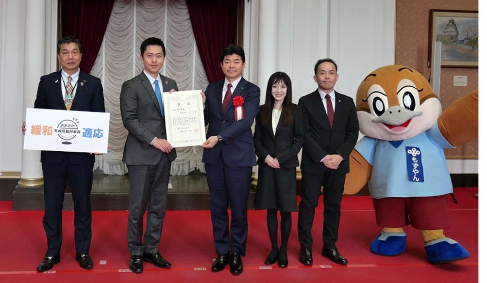 知事表彰の写真（大阪府知事賞の受賞者）
