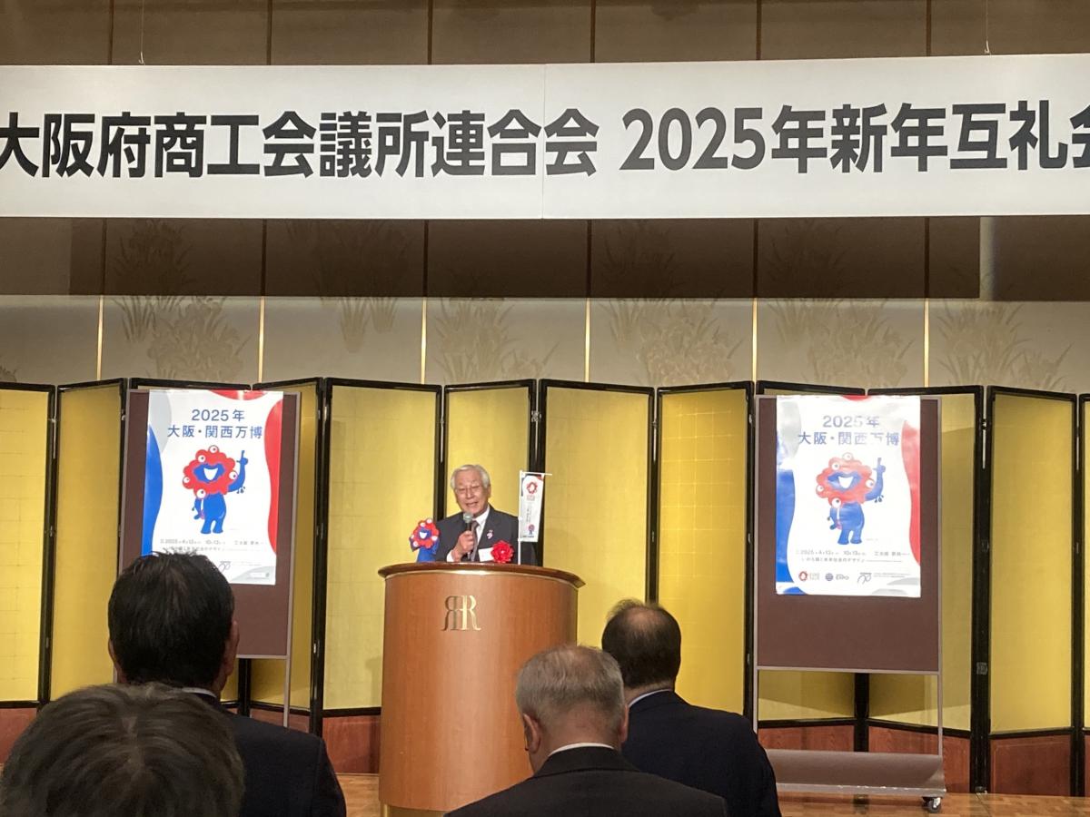 挨拶する中谷議長