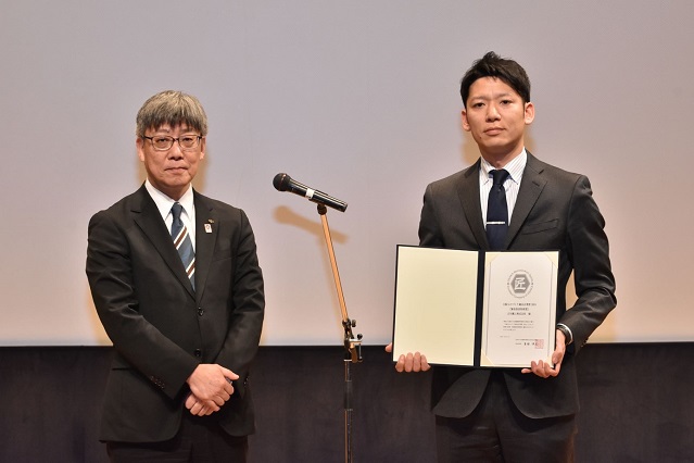 吉川鐵工株式会社の壇上授与