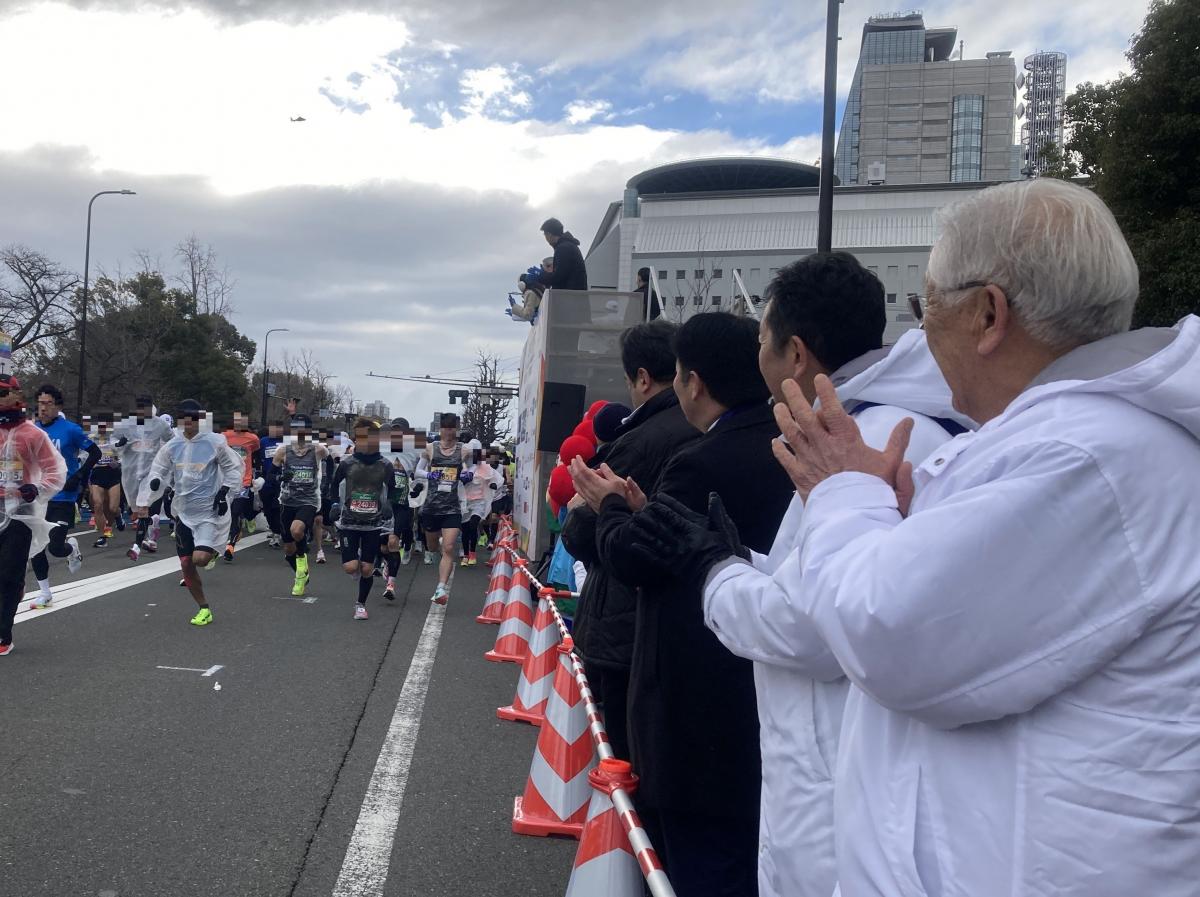 沿道から激励