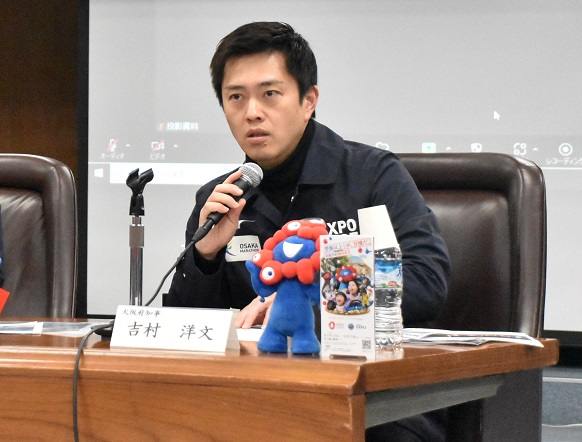 大阪府・大阪市・経済3団体首脳による意見交換会において発言する知事