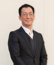吹田市立豊津中学校　井上教諭の写真です