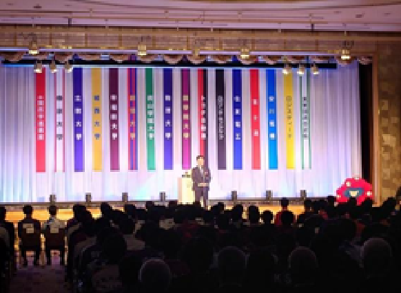 開会式であいさつする知事