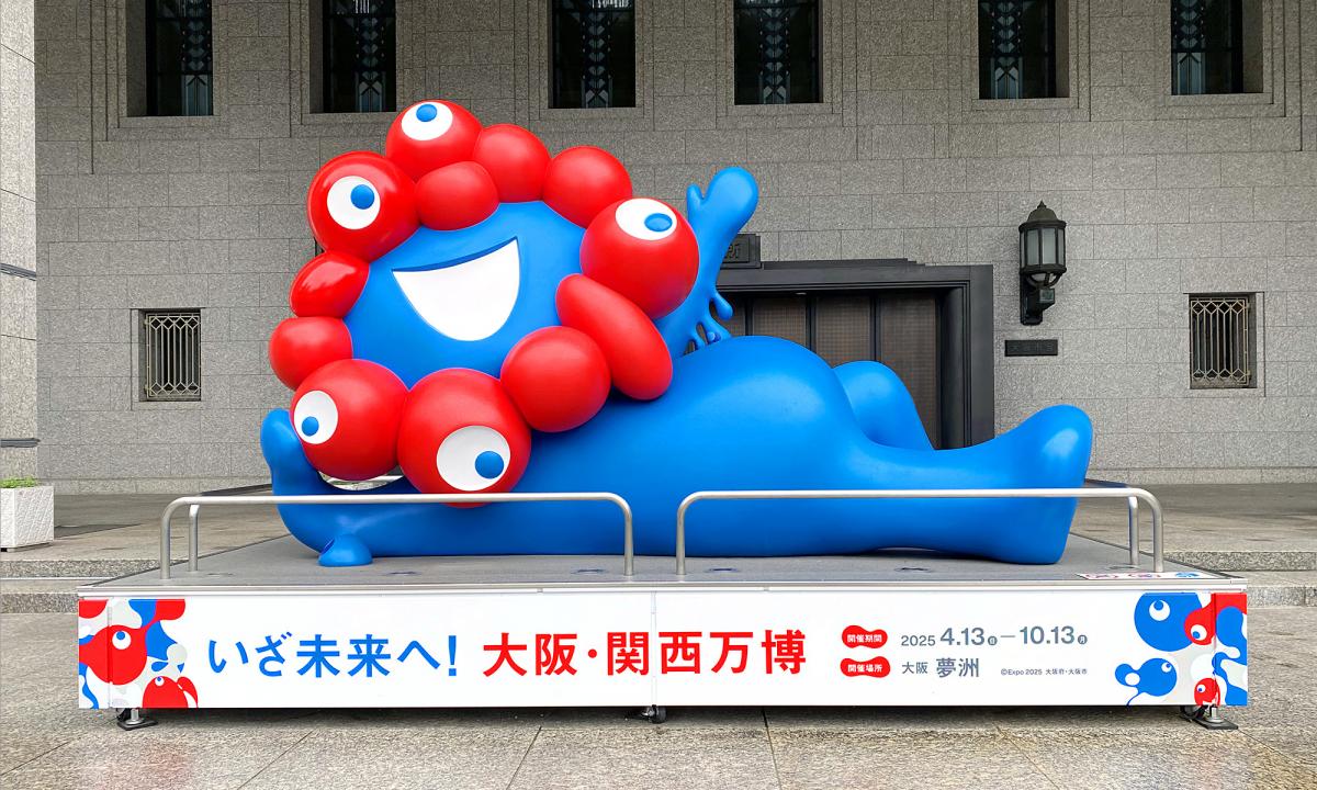 大阪市役所前ミャクミャクモニュメント