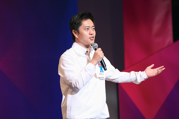 挨拶する知事