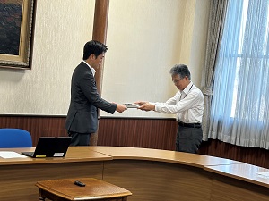 R7知事手交1