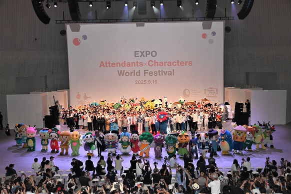 EXPO アテンダント×キャラクターワールドフェスティバルでのフォトセッション
