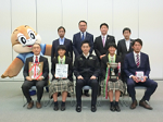大商学園高等学校の皆さんと知事