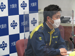 訓練で発言している知事