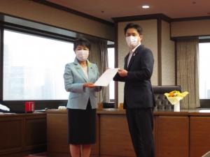 知事と法務大臣