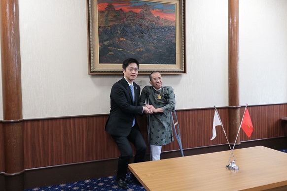 グエン・ドク様と知事