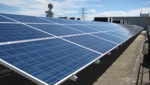 南大阪高等職業技術専門学校の太陽光パネル