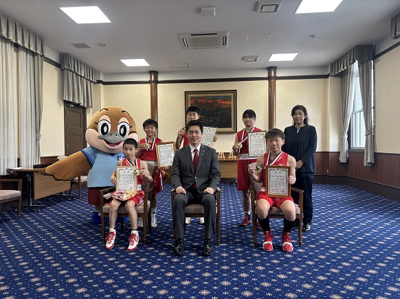 第12回全日本UJボクシング王座決定戦優勝選手（関係者含む）と知事
