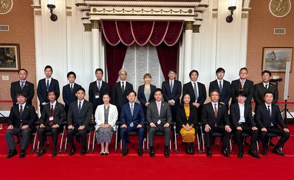 設立式参加者の集合写真