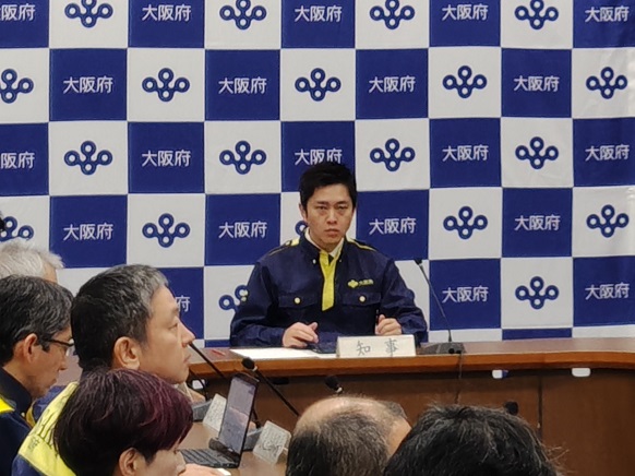 災害対策本部運営訓練に参加し、本部長として指揮を執る知事