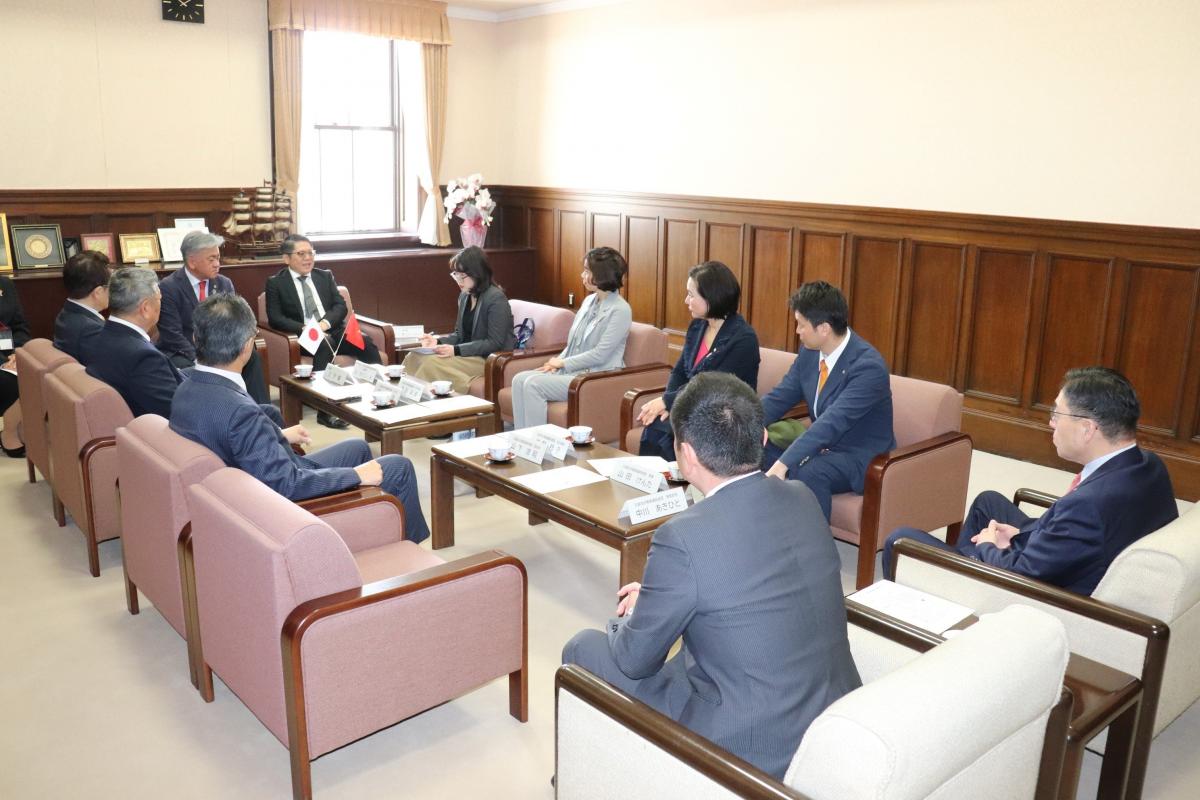 表敬訪問の様子1