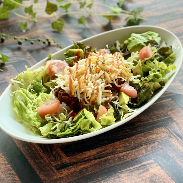 カフェバール　poco a poco 野菜たっぷりピリ辛タコライス