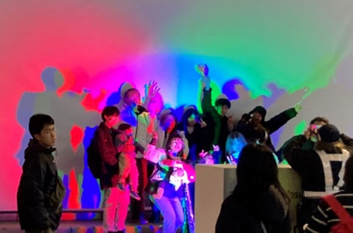 なんば広場での3Dカラーボックス