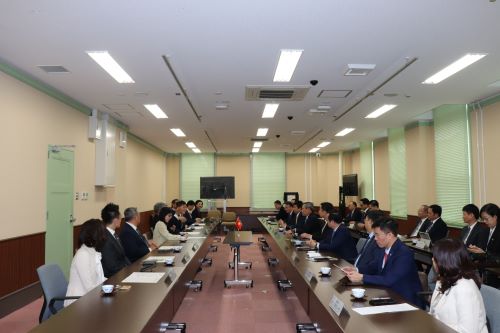 表敬訪問の様子1