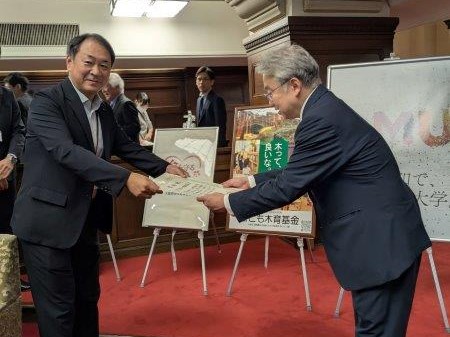 ソフトバンク贈呈式写真