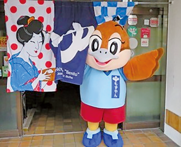 銭湯ののれんをくぐるもずやんの画像