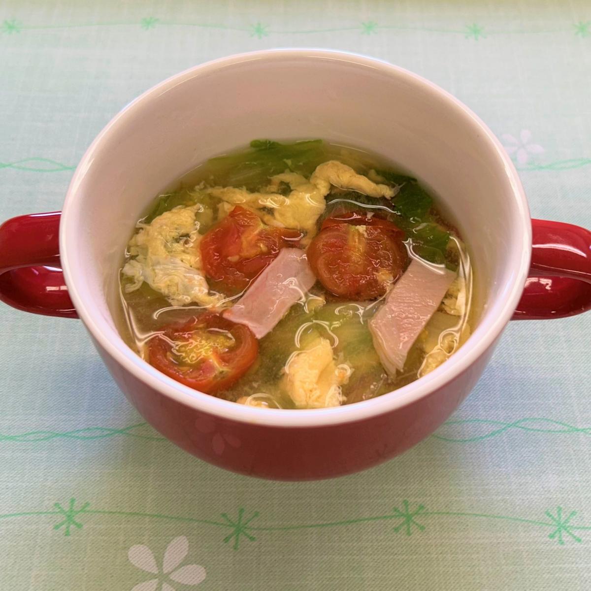 トマトとレタスのスープ