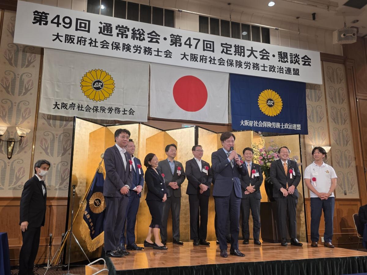 挨拶する西野議長