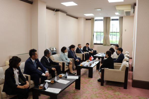 表敬訪問の様子1