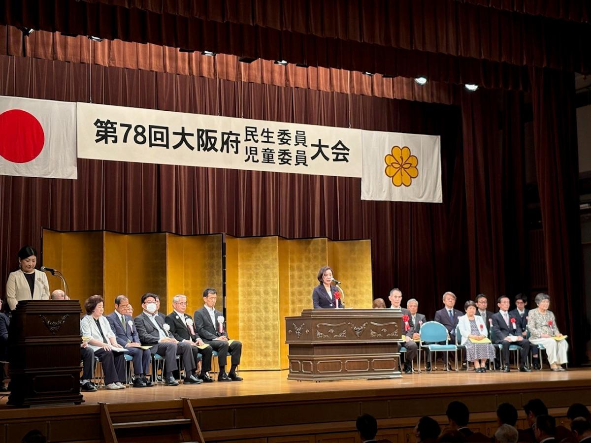 祝辞を述べる中野副議長