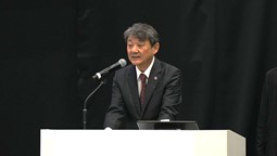 朝日智司氏