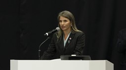 デニース氏
