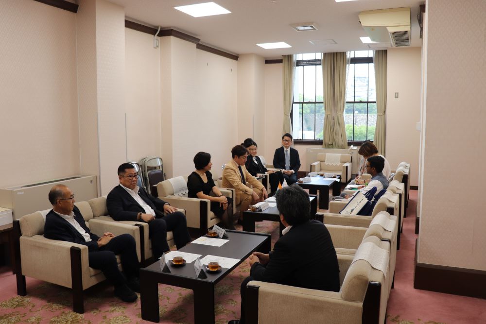 表敬訪問の様子1