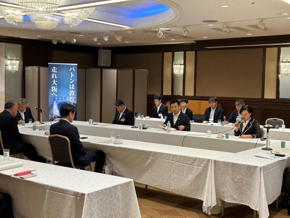 理事会に出席する中野副議長