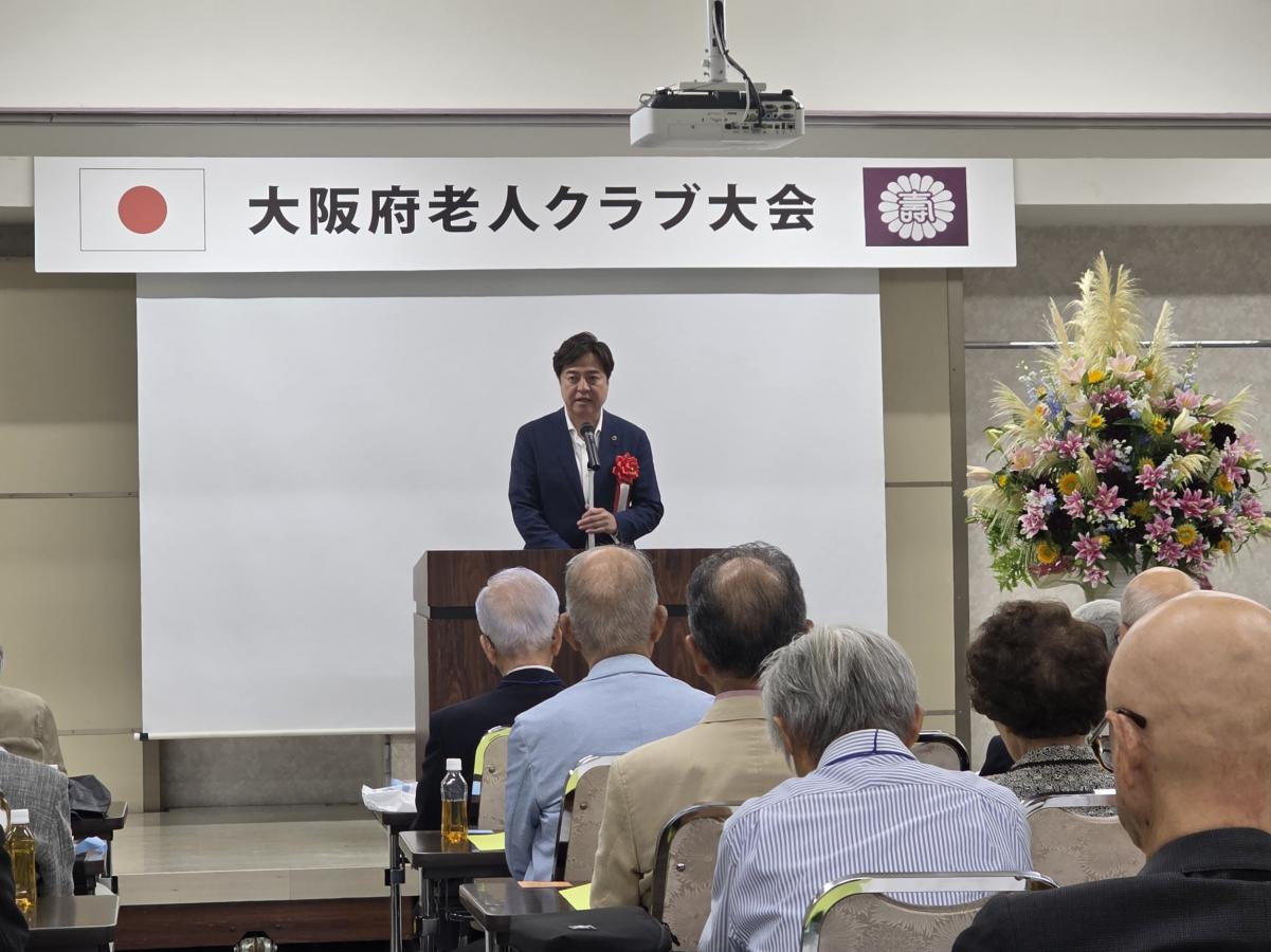 祝辞を述べる西野議長