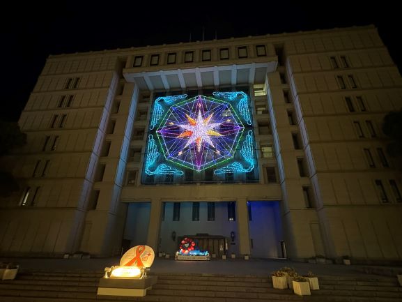 大阪市役所本庁舎 ブルーライトアップ画像