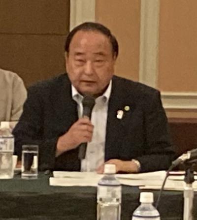 発言する垣見副議長